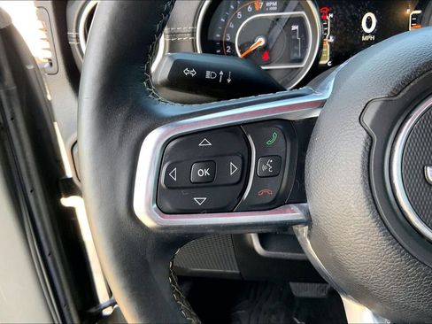 Used 2019 Jeep Wrangler Unlimited Sahara image 11