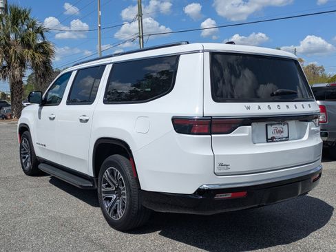 Used 2024 Jeep Wagoneer L Series II image 20