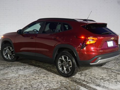 Certified 2025 Chevrolet Trax LT w/ LT Convenience Package image 8