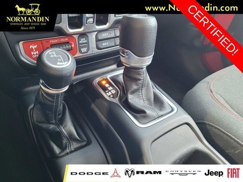 Certified 2025 Jeep Wrangler Unlimited Rubicon w/ Convenience Group AWD/4WD image 13