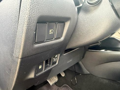 Used 2018 Toyota C-HR XLE FWD image 12