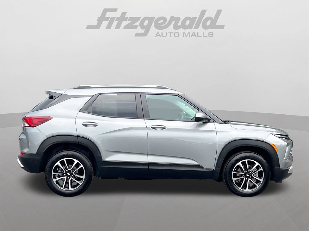 Used 2026 Chevrolet TrailBlazer LT AWD/4WD image 3