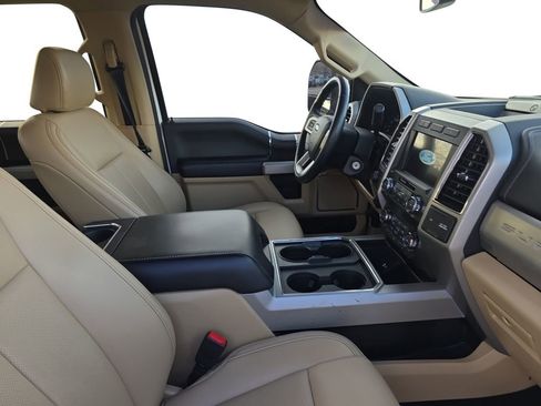 Used 2021 Ford F250 Lariat w/ Chrome Package image 17