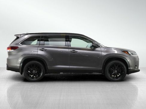 Used 2019 Toyota Highlander SE image 7