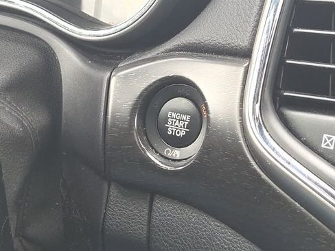 Used 2018 Jeep Grand Cherokee Altitude image 45