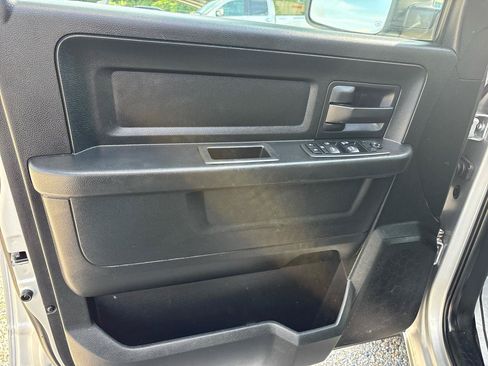 Used 2018 RAM 1500 Express AWD/4WD image 18