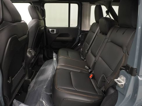 New 2026 Jeep Wrangler Unlimited Sahara AWD/4WD image 17