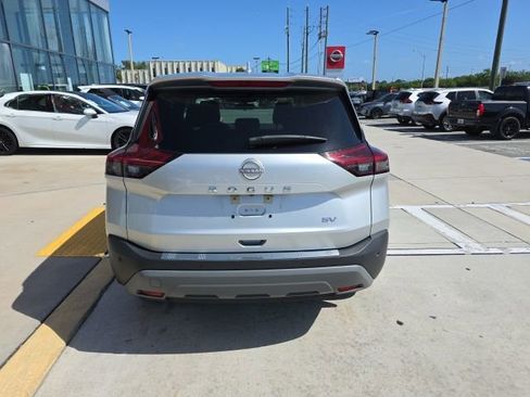 Used 2023 Nissan Rogue SV FWD image 5