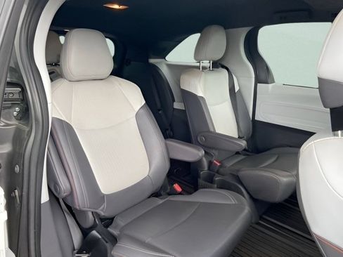 Used 2022 Toyota Sienna XSE w/ XSE Plus Package AWD/4WD image 9