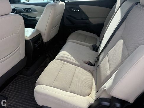 Certified 2023 Chevrolet Traverse LS FWD image 14