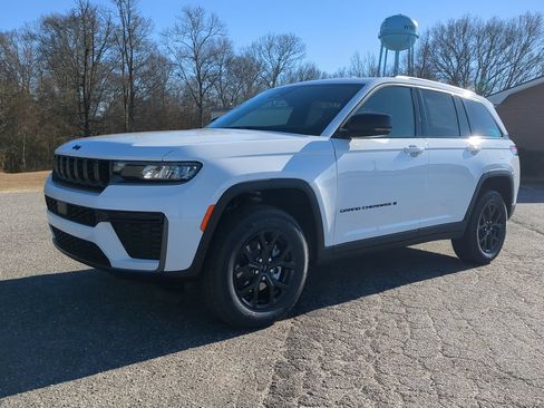 New 2026 Jeep Grand Cherokee Altitude RWD image 6