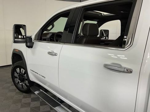 Used 2025 GMC Sierra 2500 Denali w/ Denali Reserve Package AWD/4WD image 45