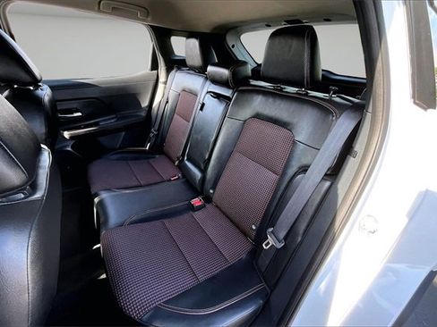 Certified 2025 Nissan Kicks SR image 21