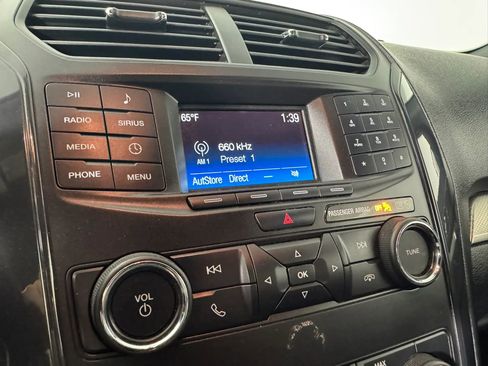 Used 2018 Ford Explorer XLT AWD/4WD image 19