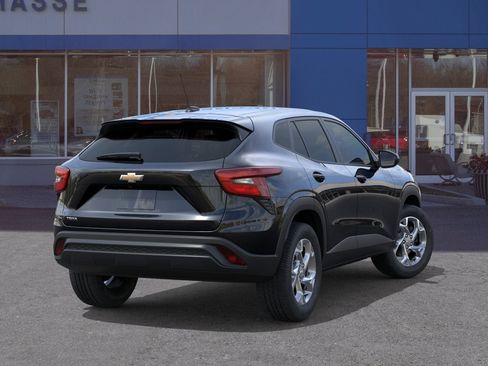 New 2026 Chevrolet Trax LS w/ LS Convenience Package FWD image 4