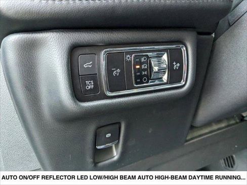 Used 2023 Lincoln Nautilus AWD w/ Premium Package image 18
