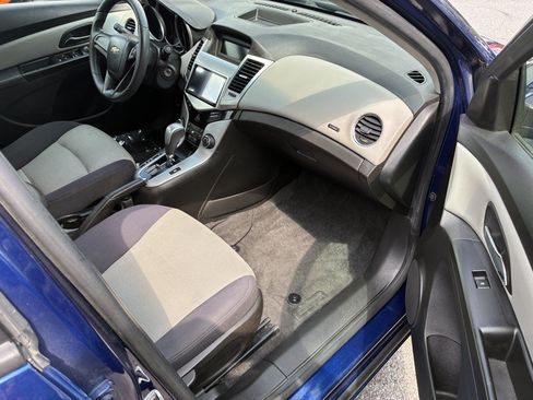 Used 2013 Chevrolet Cruze LS FWD image 7