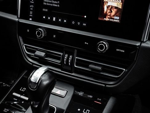 Used 2022 Porsche Macan S AWD/4WD image 25