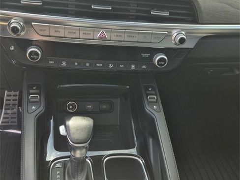 Used 2022 Kia Telluride SX w/ SX Prestige Package image 17