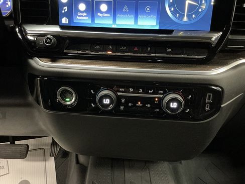 Used 2022 Chevrolet Silverado 1500 LT w/ Protection Package AWD/4WD image 16
