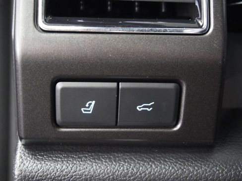 Used 2018 Ford Expedition Limited w/ Equipment Group 301A AWD/4WD image 35