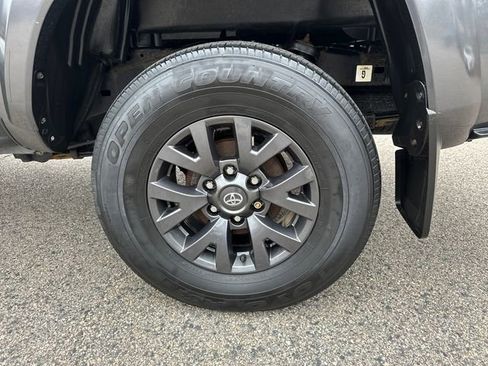 Used 2022 Toyota Tacoma SR5 AWD/4WD image 14