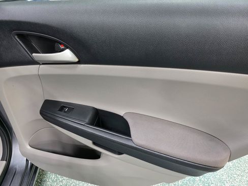 Used 2011 Honda Accord LX-P image 23