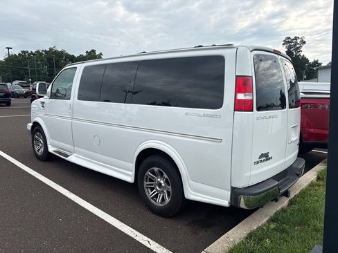Used 2017 GMC Savana 2500 RWD image 3