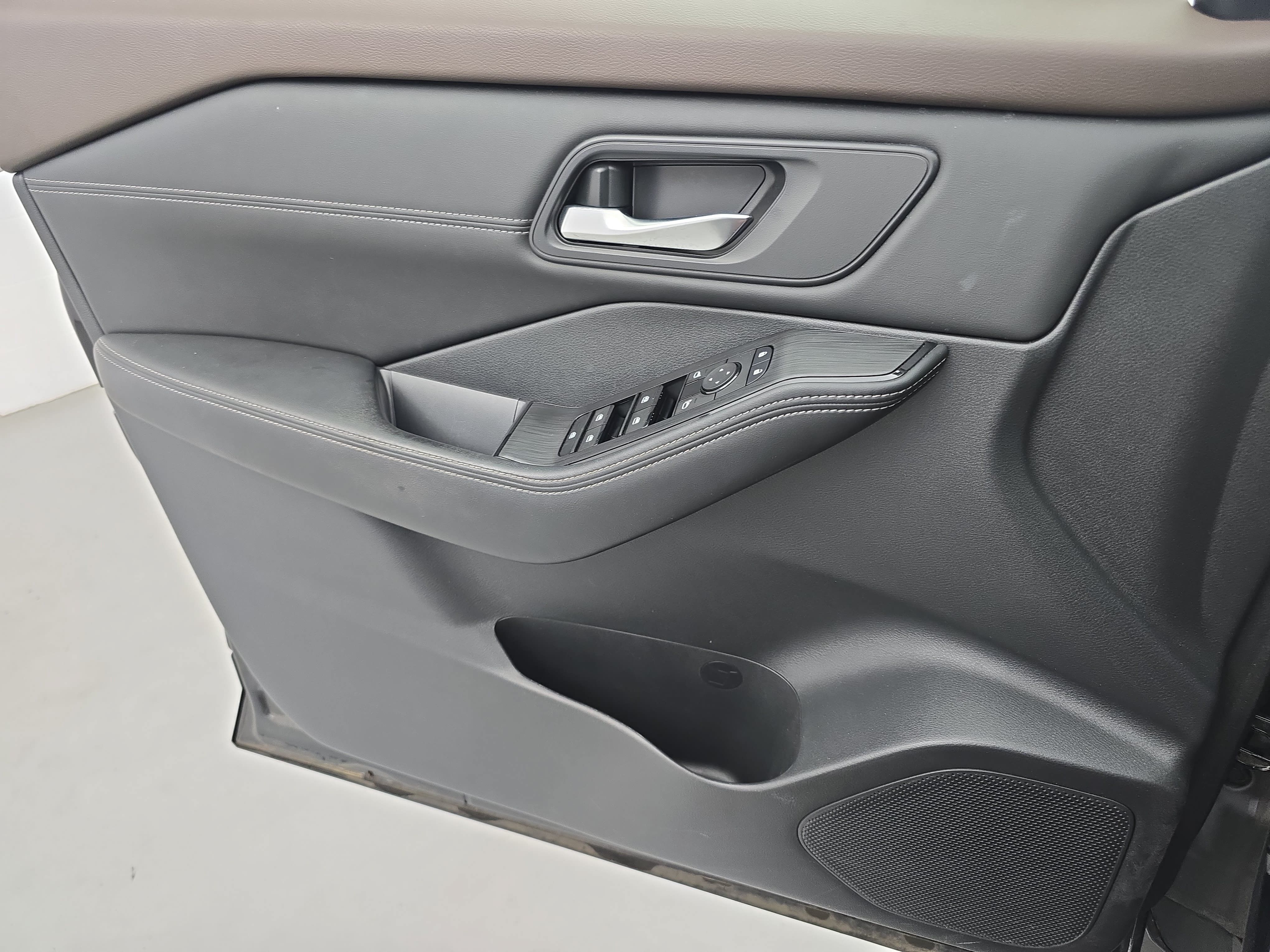 Certified 2023 Nissan Rogue SV w/ SV Premium B Package AWD/4WD image 27
