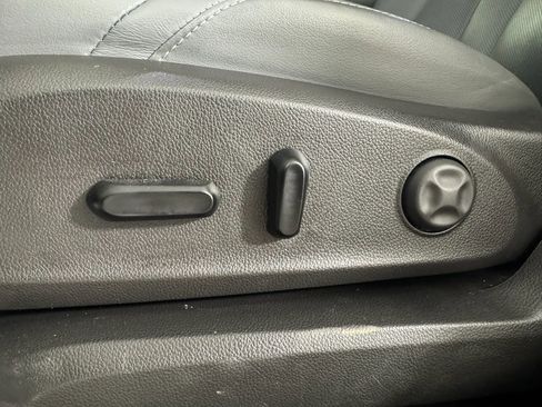 Used 2020 Buick Envision Essence FWD image 34