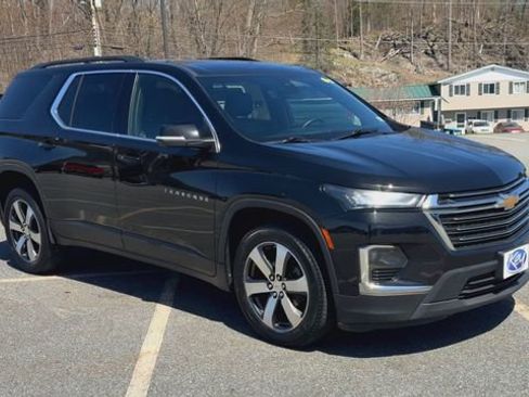 Used 2023 Chevrolet Traverse LT w/ LT Premium Package AWD/4WD image 2