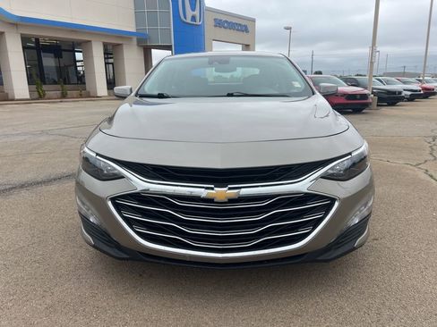Used 2025 Chevrolet Malibu LT FWD image 8