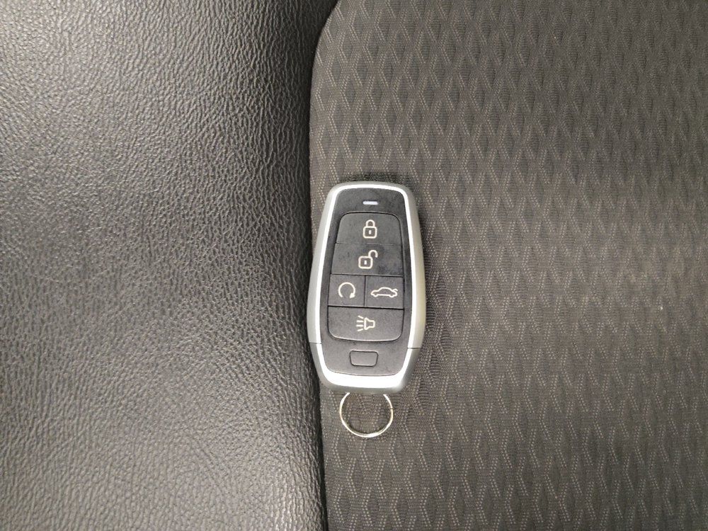 Used 2025 Jeep Compass Latitude AWD/4WD image 32