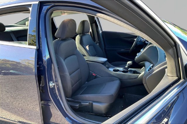 Used 2025 Chevrolet Malibu LT FWD image 19