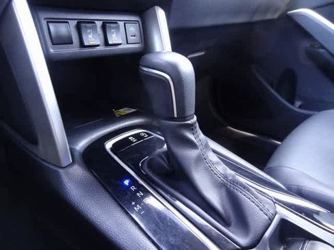 Used 2023 Toyota Corolla Cross XLE image 28