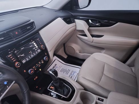 Used 2020 Nissan Rogue SL w/ Premium Package image 25