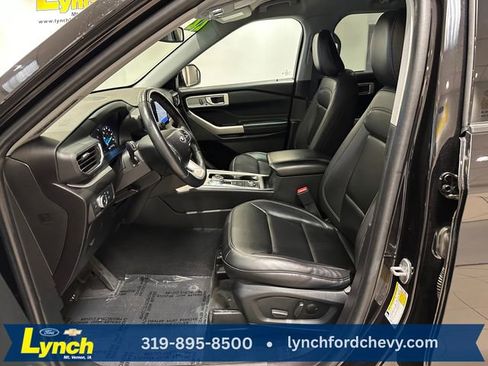 Used 2022 Ford Explorer XLT w/ Equipment Group 202A image 6