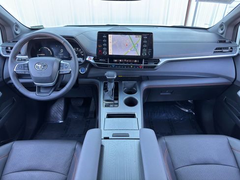 Used 2024 Toyota Sienna XSE w/ XSE Premium Package image 13