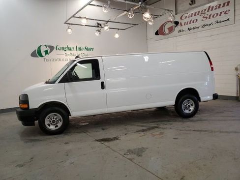 Used 2022 GMC Savana 3500 Extended w/ Driver Convenience Package image 3