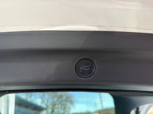 Used 2021 Tesla Model Y Long Range image 11