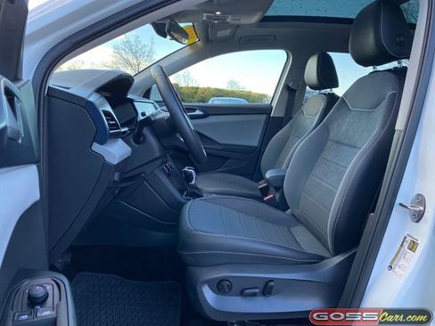 Used 2023 Volkswagen Taos SE w/ Panoramic Sunroof Package image 25