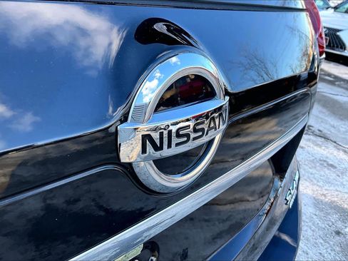 Used 2018 Nissan Rogue SL w/ Premium Package image 30