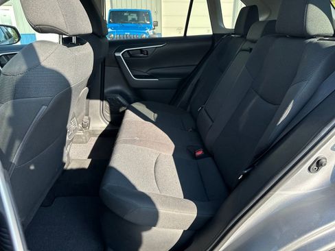 Used 2021 Toyota RAV4 LE image 24