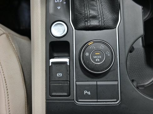 Used 2021 Volkswagen Atlas SE AWD/4WD image 18