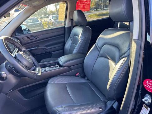 Certified 2023 Nissan Pathfinder SV w/ Black Appearance Package image 22