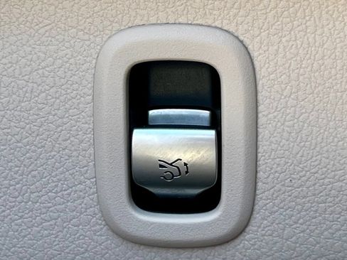 Certified 2023 Mercedes-Benz C 300 4MATIC Sedan image 31