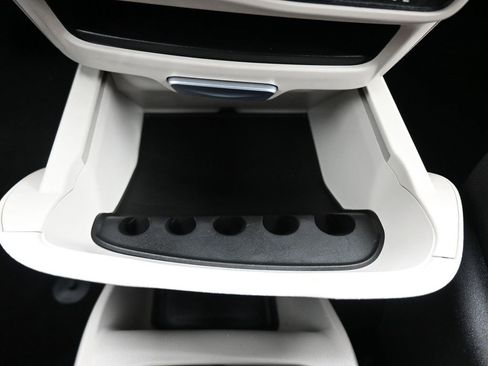 Used 2023 Chrysler Voyager LX image 24