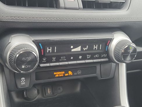 Used 2020 Toyota RAV4 XLE image 31