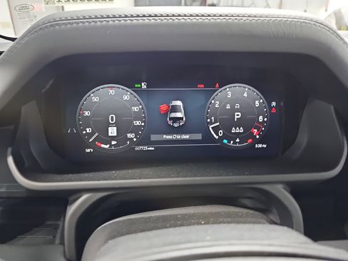 Used 2025 Land Rover Defender 90 X-Dynamic SE image 21