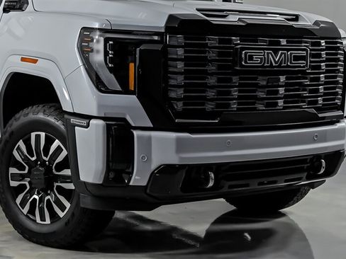 Used 2026 GMC Sierra 2500 Denali Ultimate AWD/4WD image 3